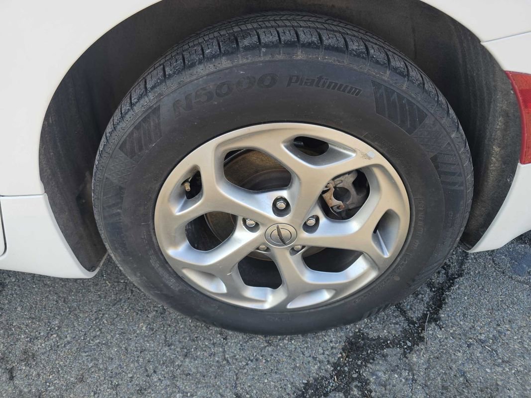 Used 2023 Chrysler Pacifica Limited w/ Uconnect Theater Family Group image 36