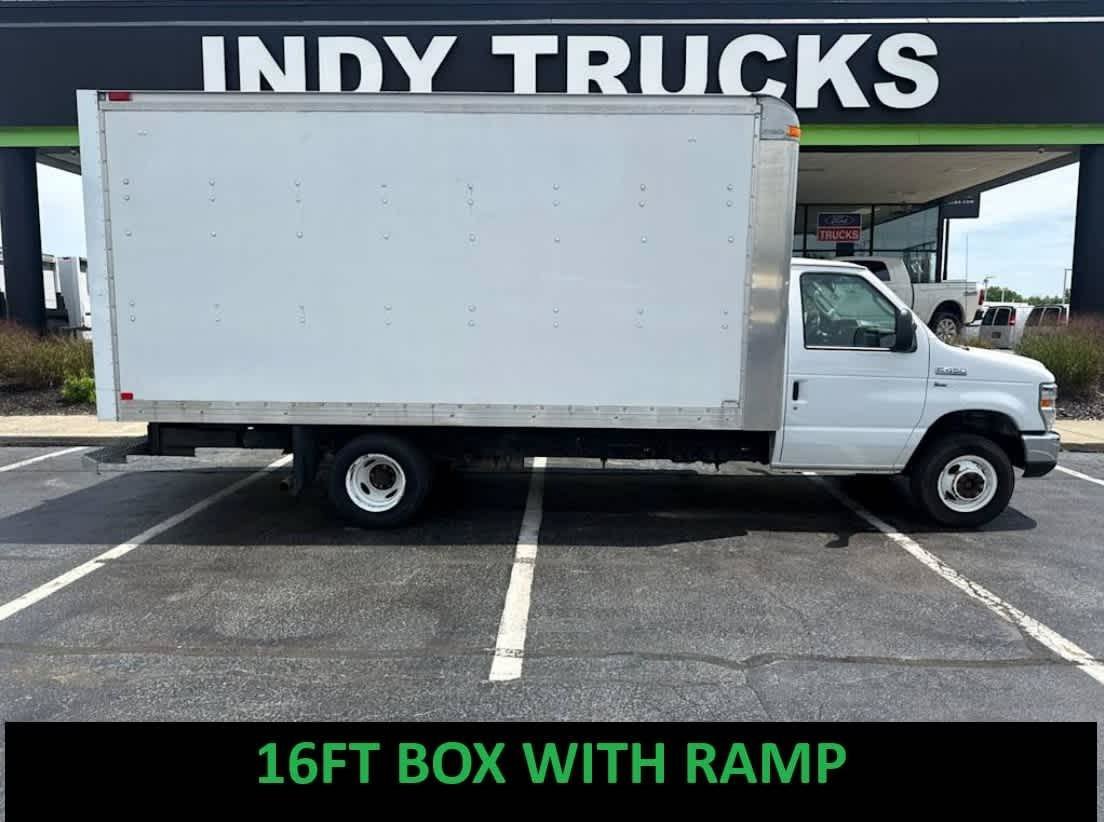 Used 2016 Ford E-450 and Econoline 450 Super Duty w/ Exterior Upgrade Package RWD image 1