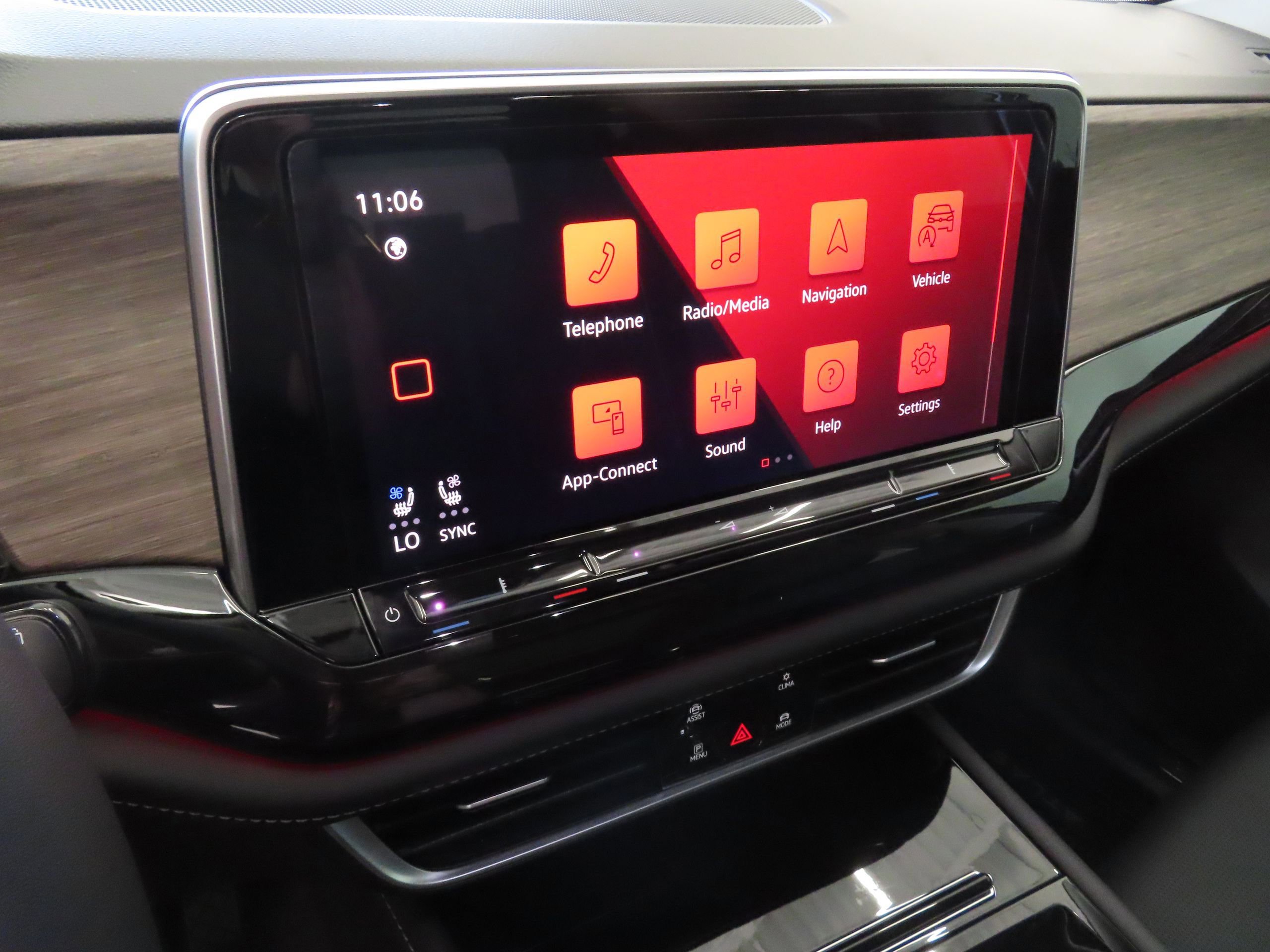 New 2025 Volkswagen Atlas SEL image 18