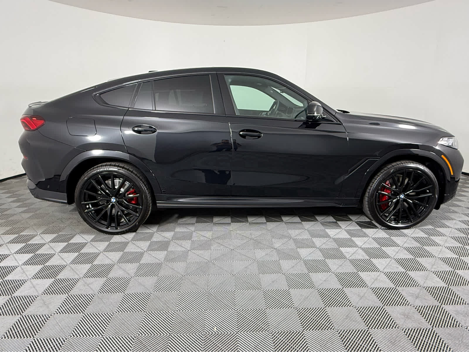 New 2027 BMW X6 M60i AWD/4WD image 2