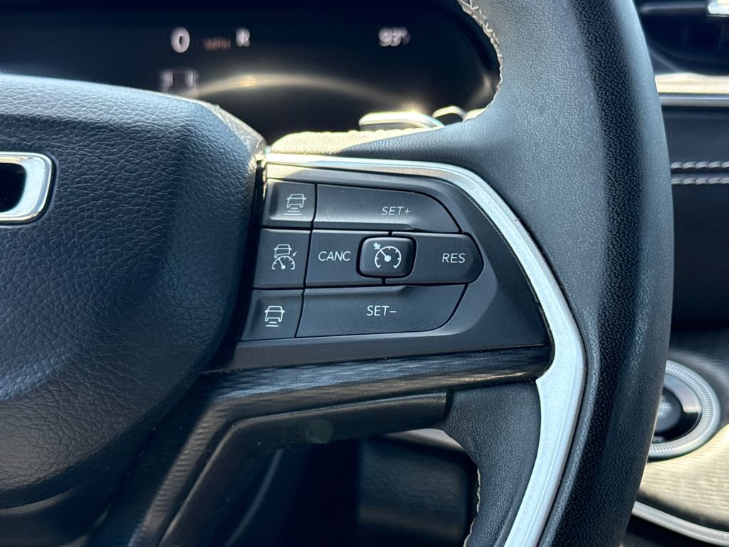 Used 2023 Jeep Grand Cherokee Altitude RWD image 27