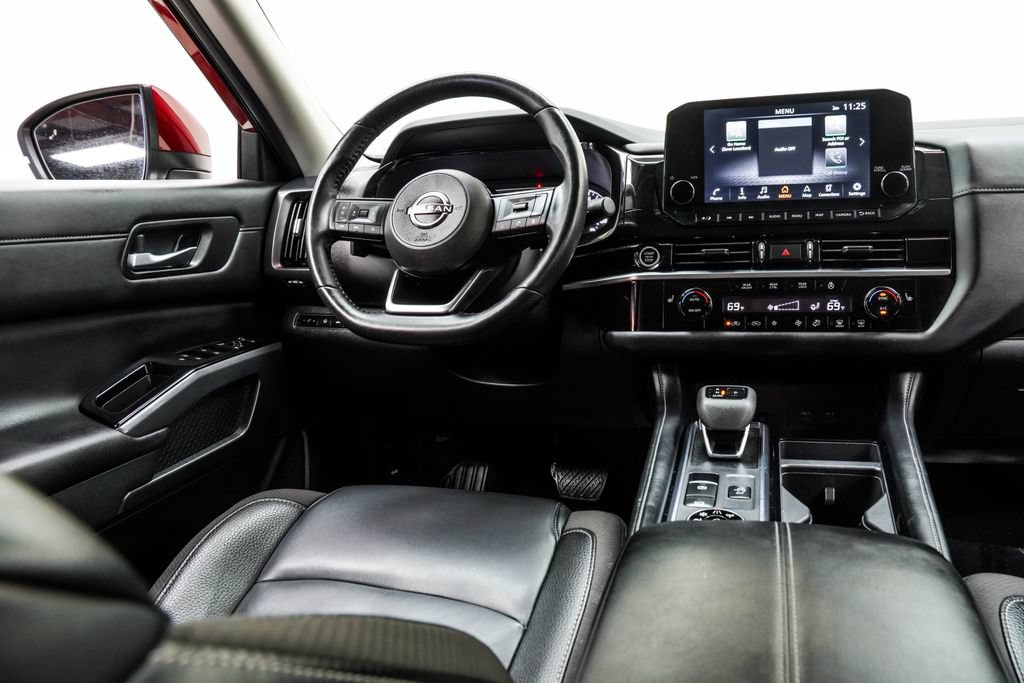 Used 2023 Nissan Pathfinder SL AWD/4WD image 23