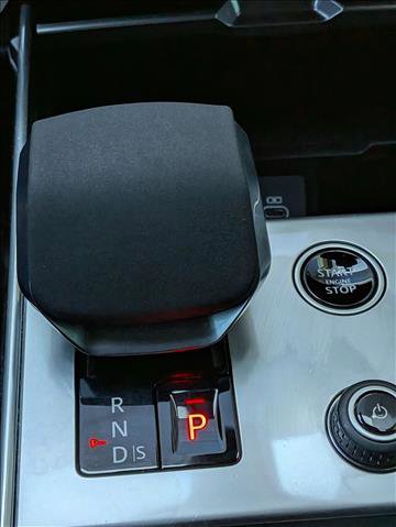 Used 2023 Land Rover Range Rover SE image 16