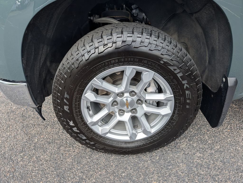Used 2025 Chevrolet Silverado 1500 LT AWD/4WD image 25
