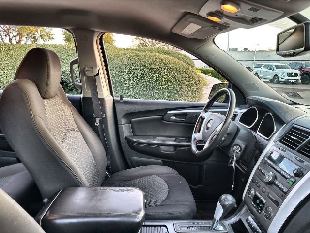Used 2009 Chevrolet Traverse LT w/ California Edition Package FWD image 17