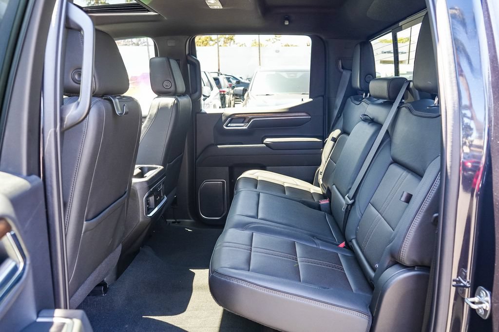 Used 2023 Chevrolet Silverado 1500 High Country w/ High Country Premium Package AWD/4WD image 19