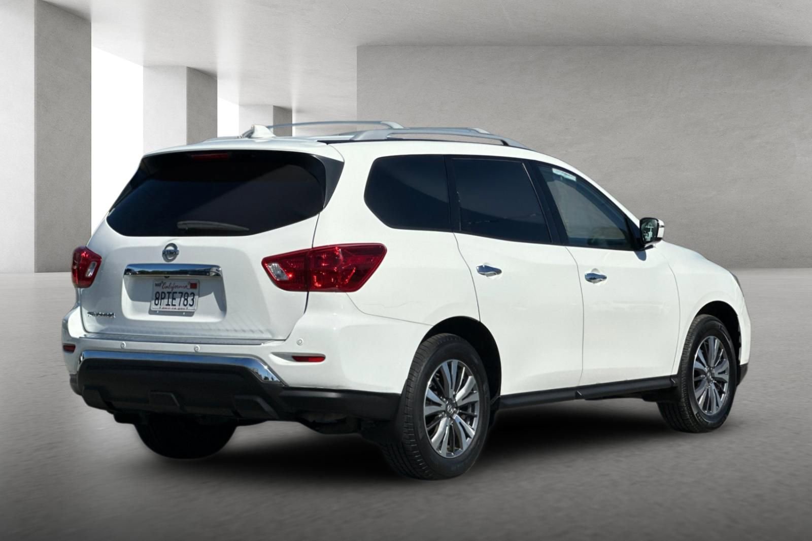 Used 2020 Nissan Pathfinder S FWD image 4