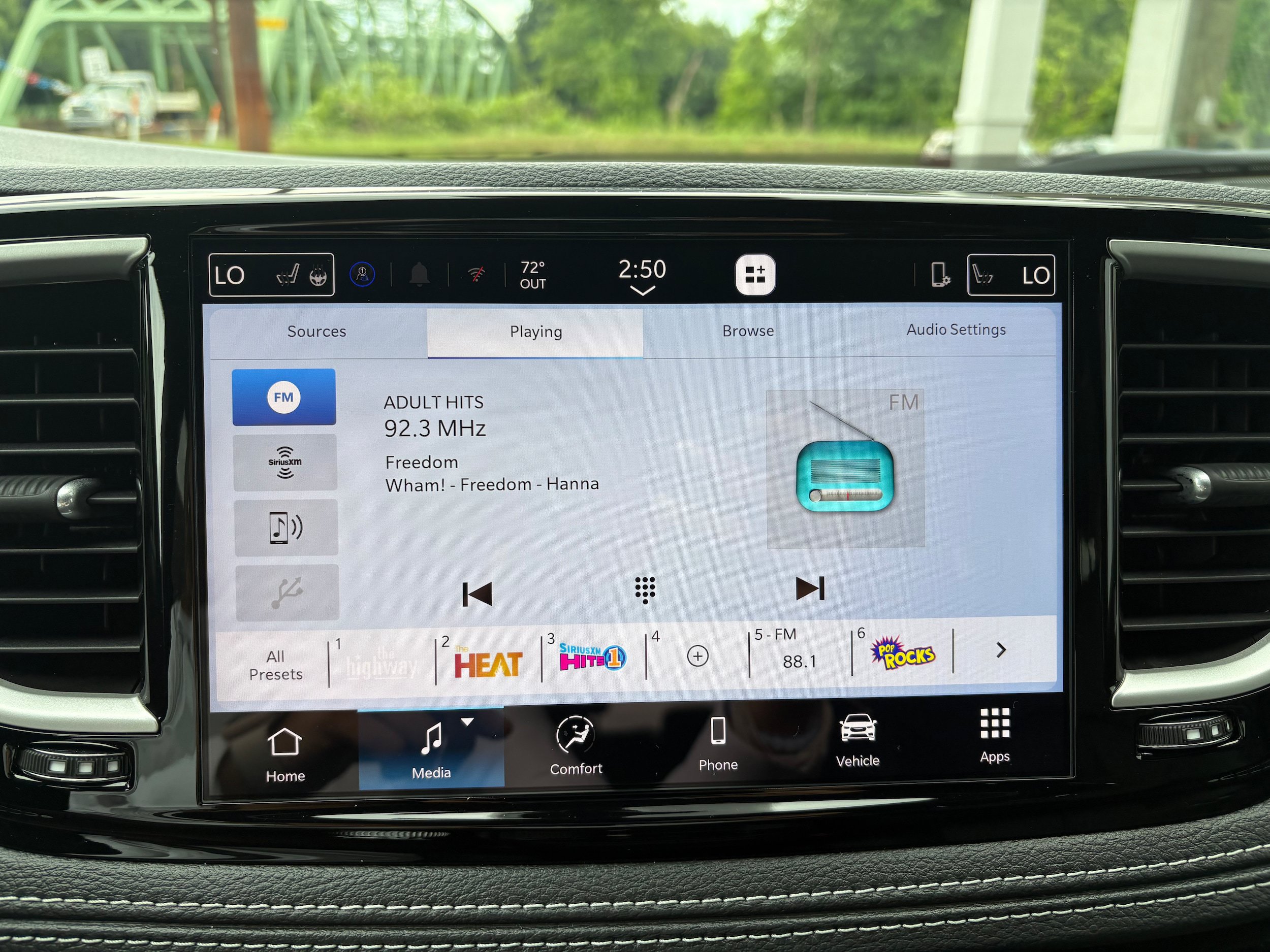 New 2027 Chrysler Pacifica Select AWD/4WD image 23
