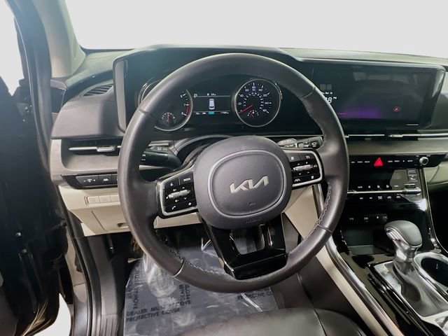 Used 2024 Kia Carnival EX image 11