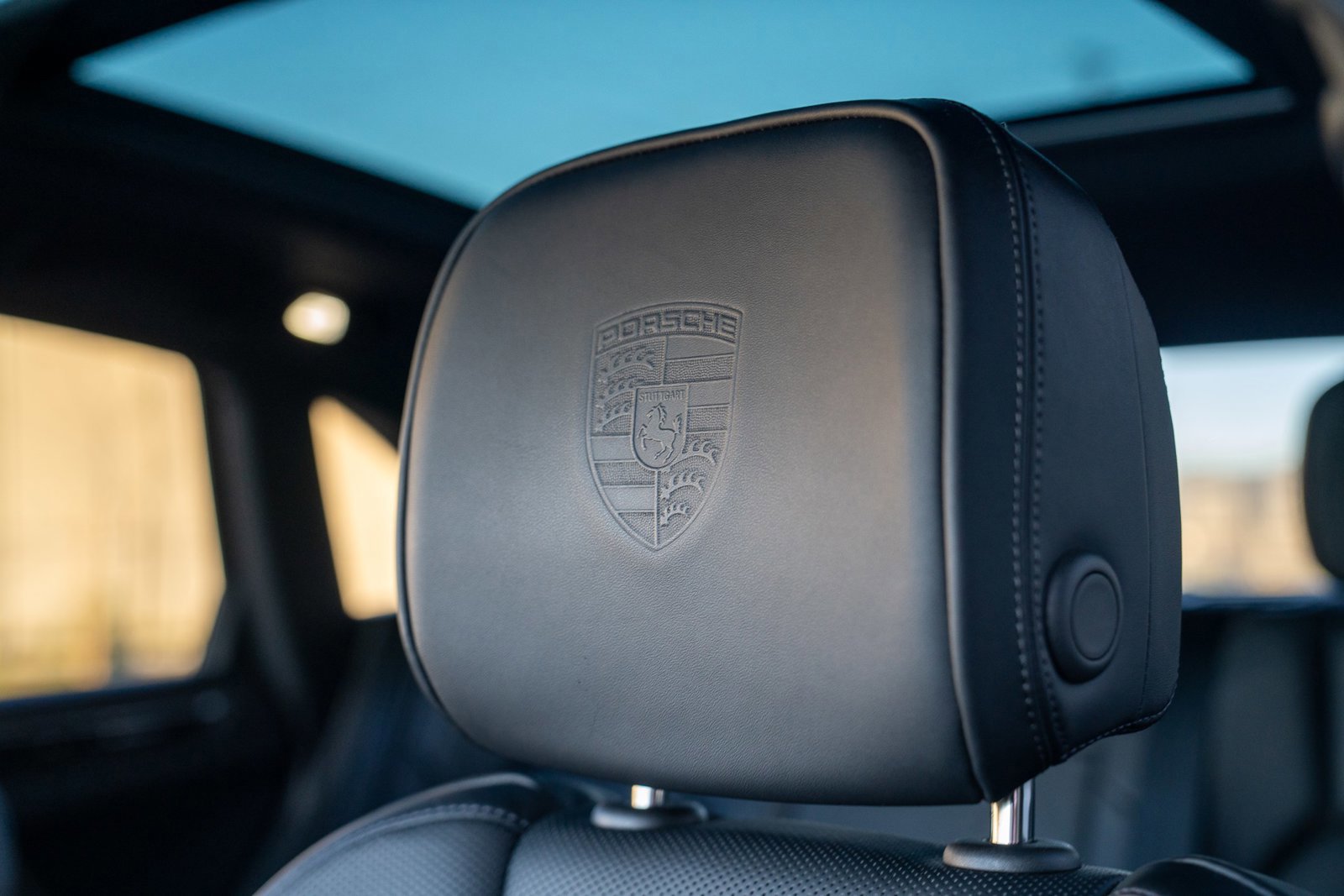 Certified 2025 Porsche Macan image 13