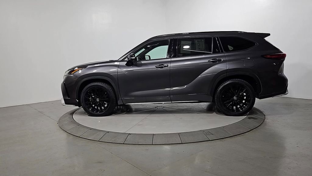 Used 2023 Toyota Highlander XSE AWD/4WD image 2