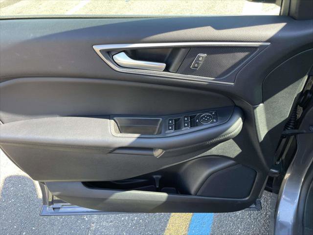 Used 2022 Ford Edge SEL w/ Convenience Package image 16