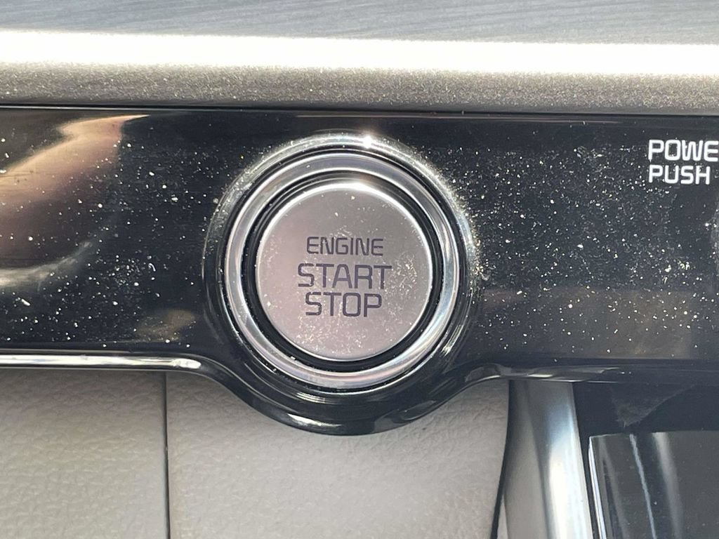 Used 2024 Kia Carnival EX FWD image 33