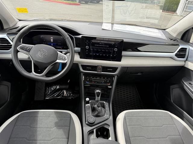 New 2025 Volkswagen Taos SE image 15