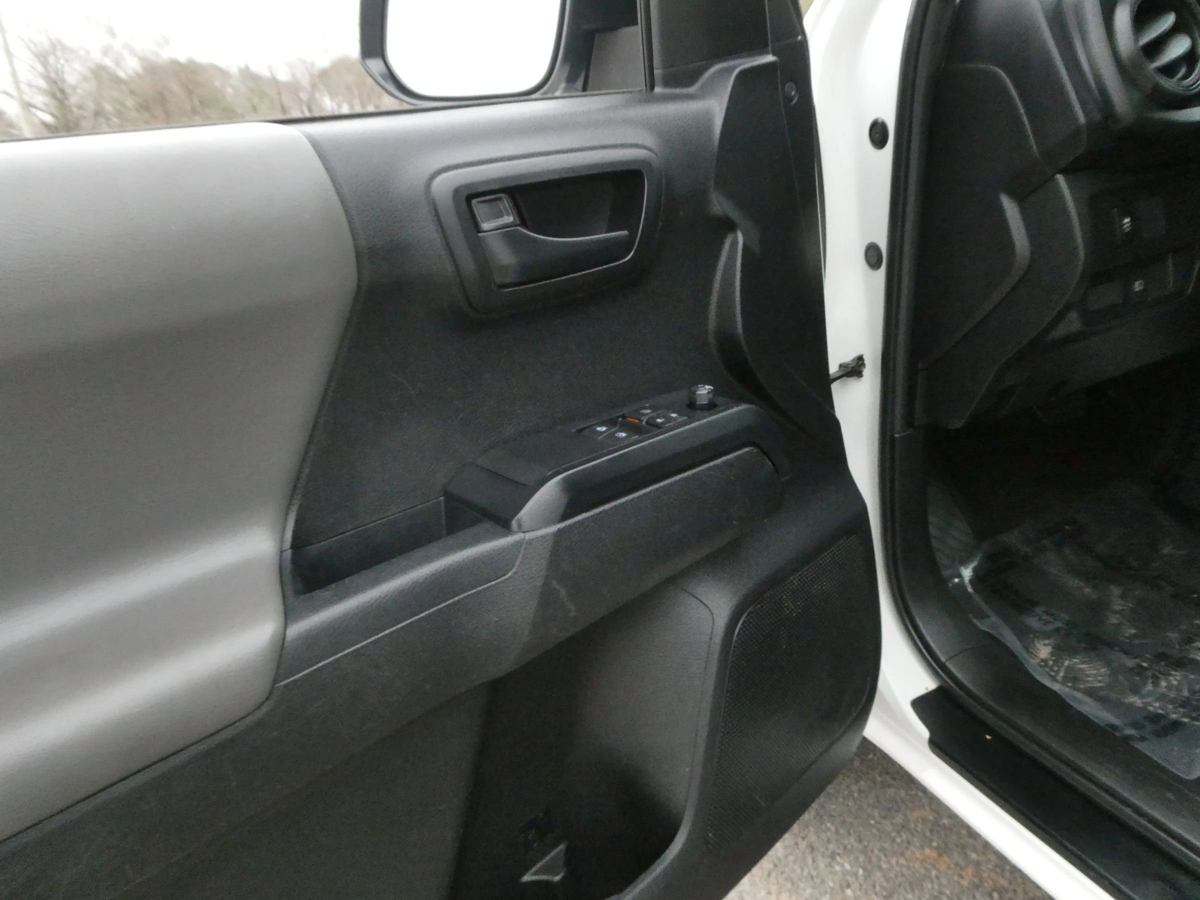 Used 2022 Toyota Tacoma SR image 14