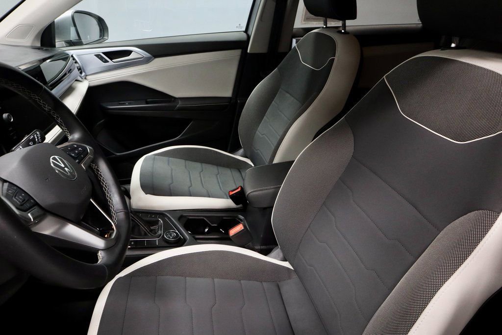 Used 2025 Volkswagen Taos SE image 24