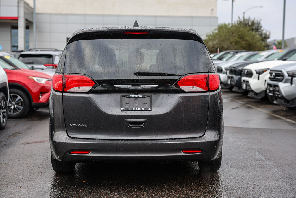Used 2022 Chrysler Voyager LX FWD image 23