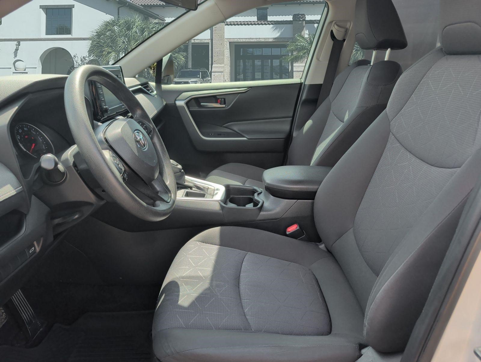 Used 2021 Toyota RAV4 XLE w/ Convenience Package FWD image 11