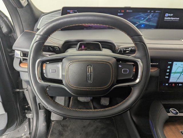 Used 2025 Lincoln Navigator Black Label image 16