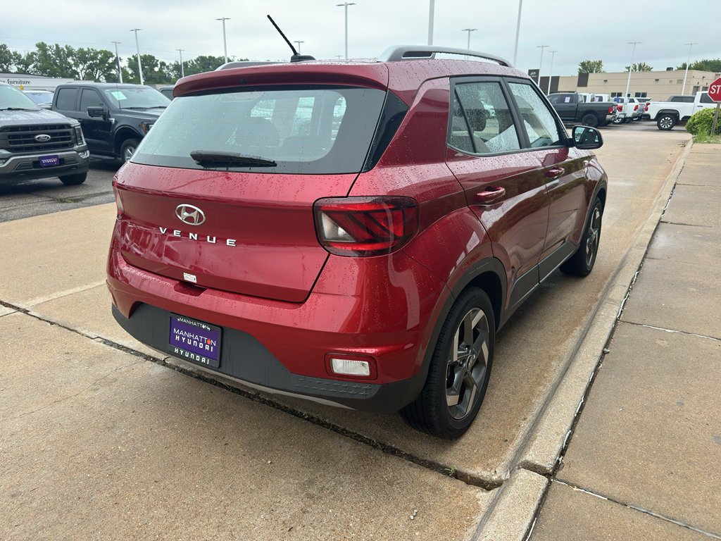 Used 2025 Hyundai Venue SEL FWD image 5