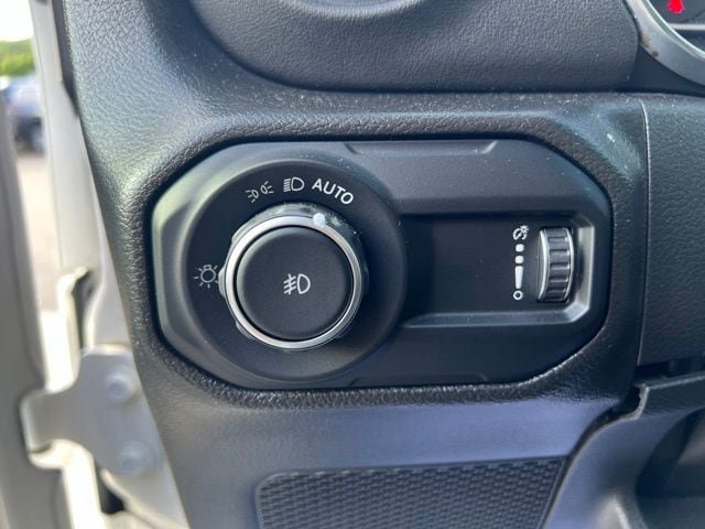 Used 2023 Jeep Wrangler Unlimited Sahara w/ Cold Weather Group AWD/4WD image 18