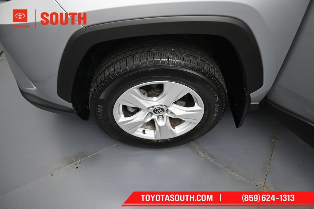 Used 2021 Toyota RAV4 XLE AWD/4WD image 28