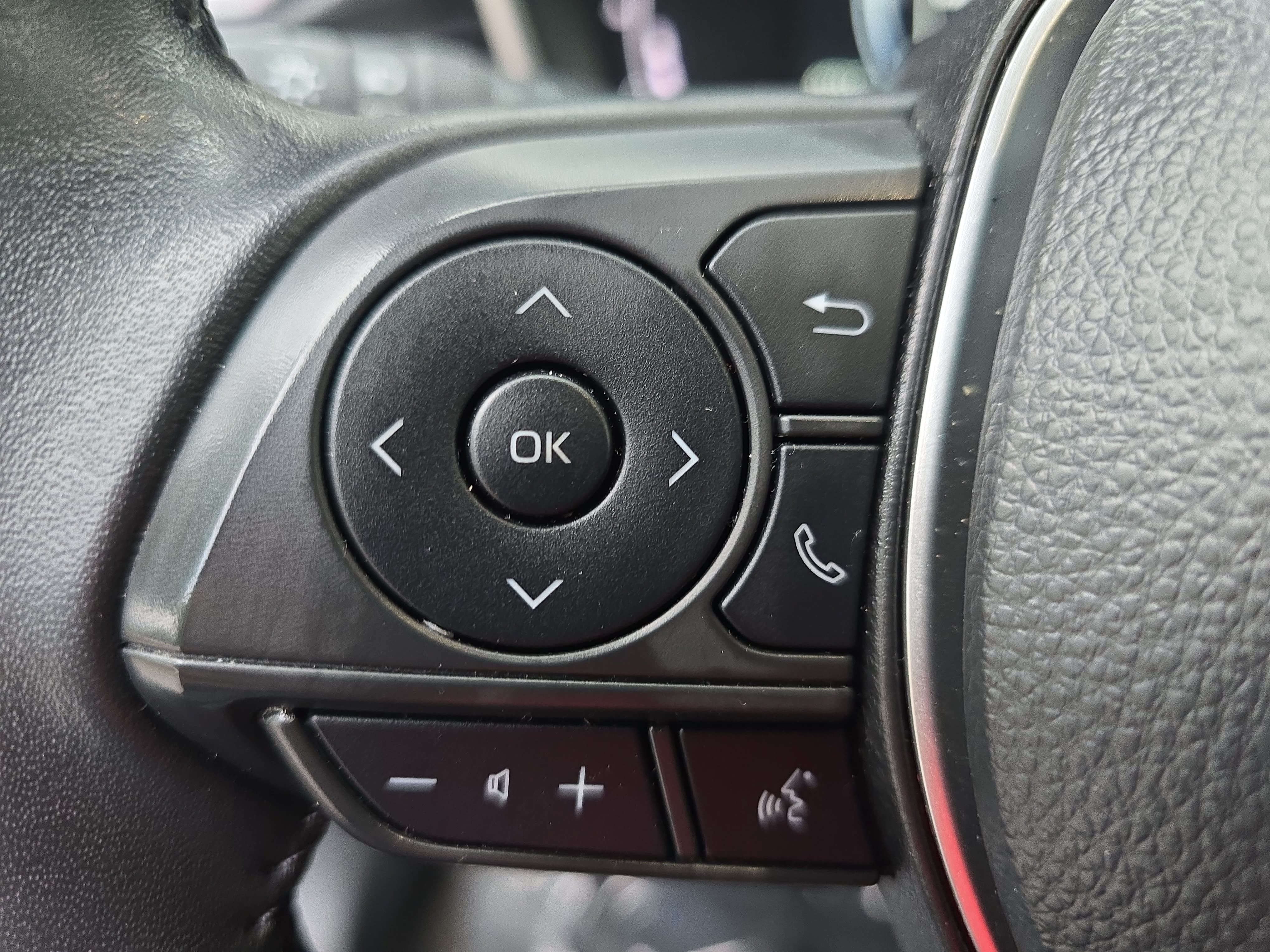 Used 2025 Toyota Corolla Cross XLE AWD/4WD image 15