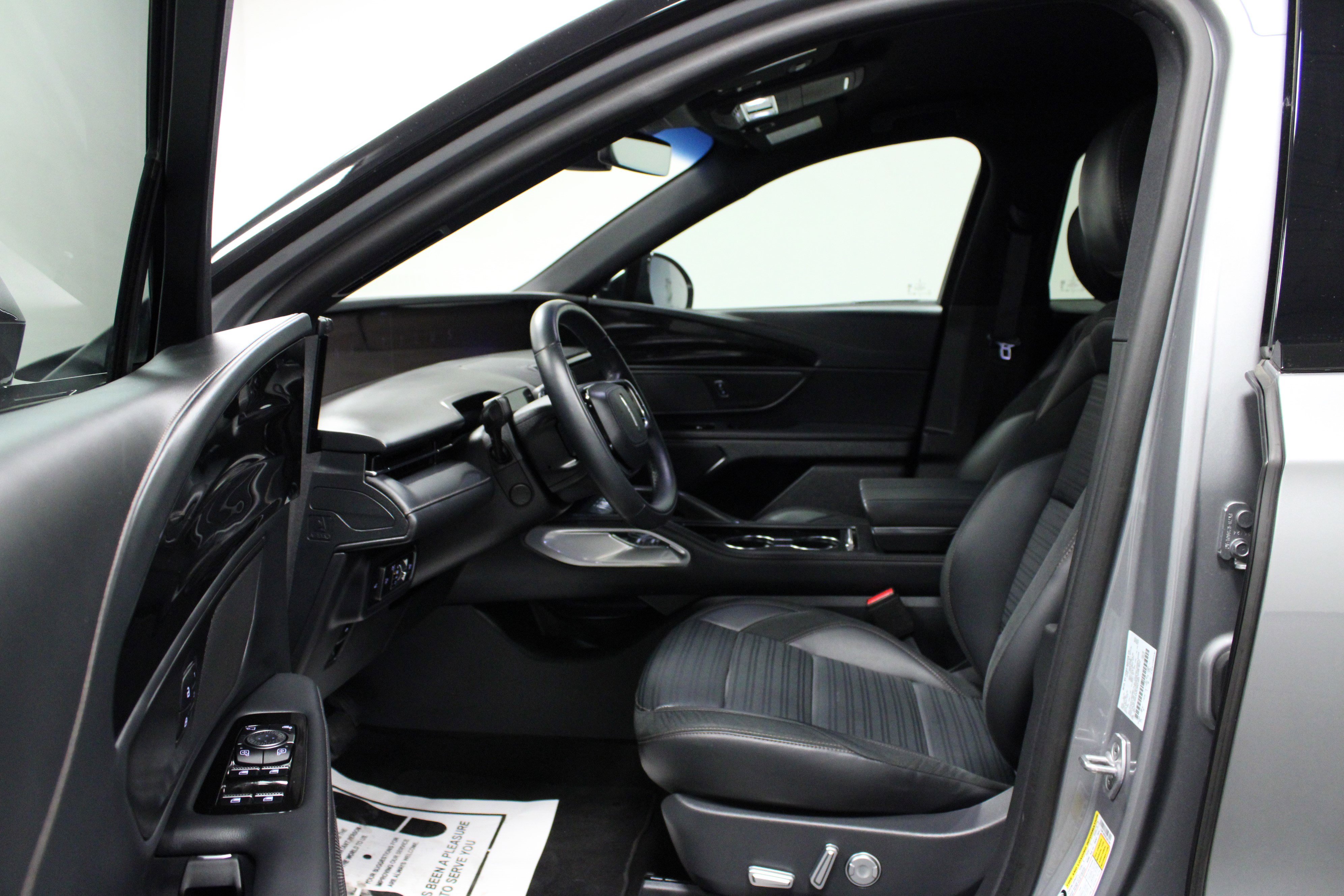 Used 2024 Lincoln Nautilus Reserve w/ Jet Appearance Package (87T) image 12