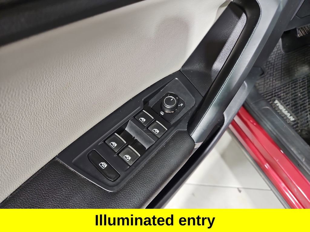 Used 2018 Volkswagen Tiguan SE FWD image 11