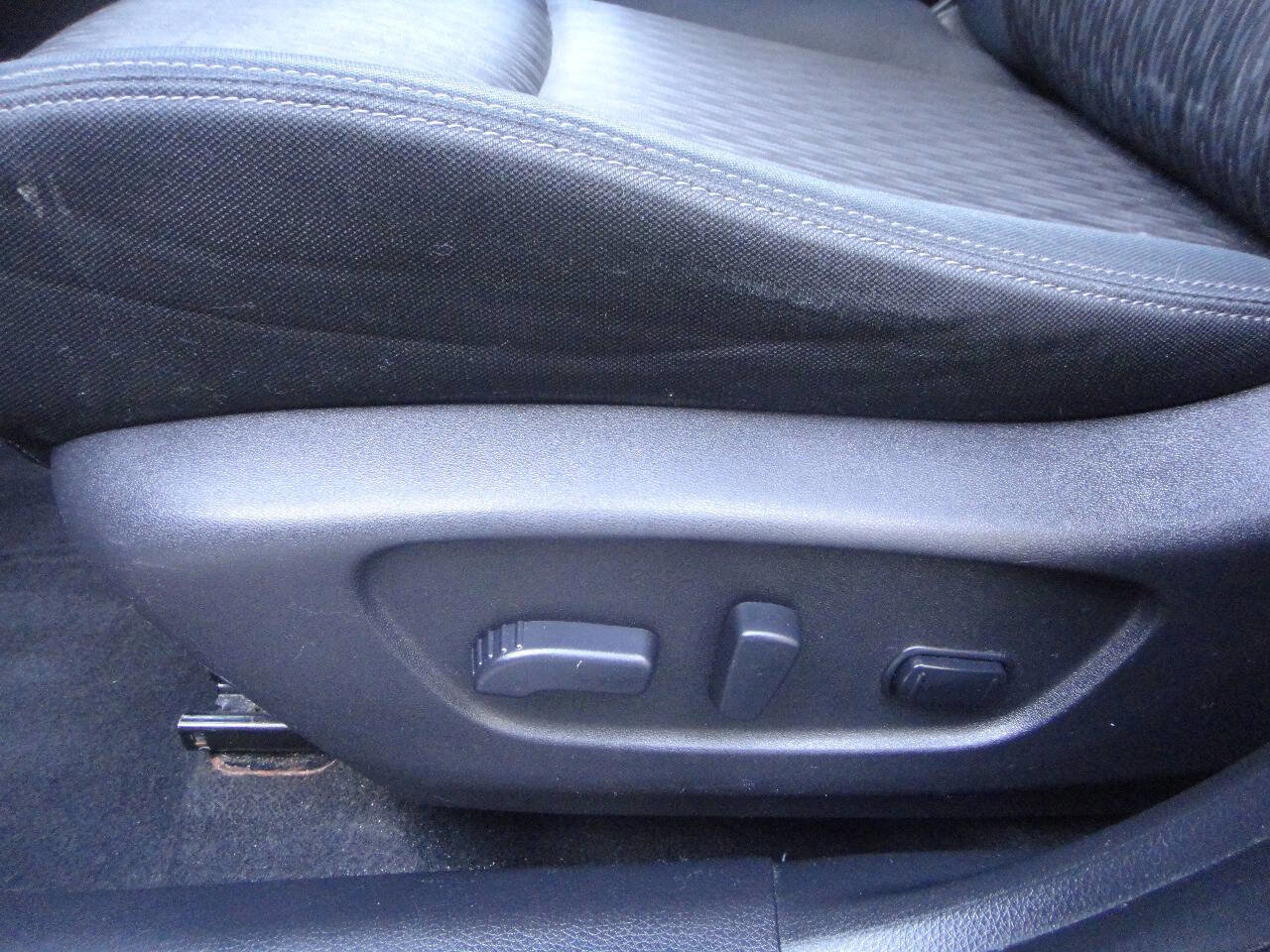Used 2017 Nissan Rogue SV w/ SV Premium Package AWD/4WD image 8