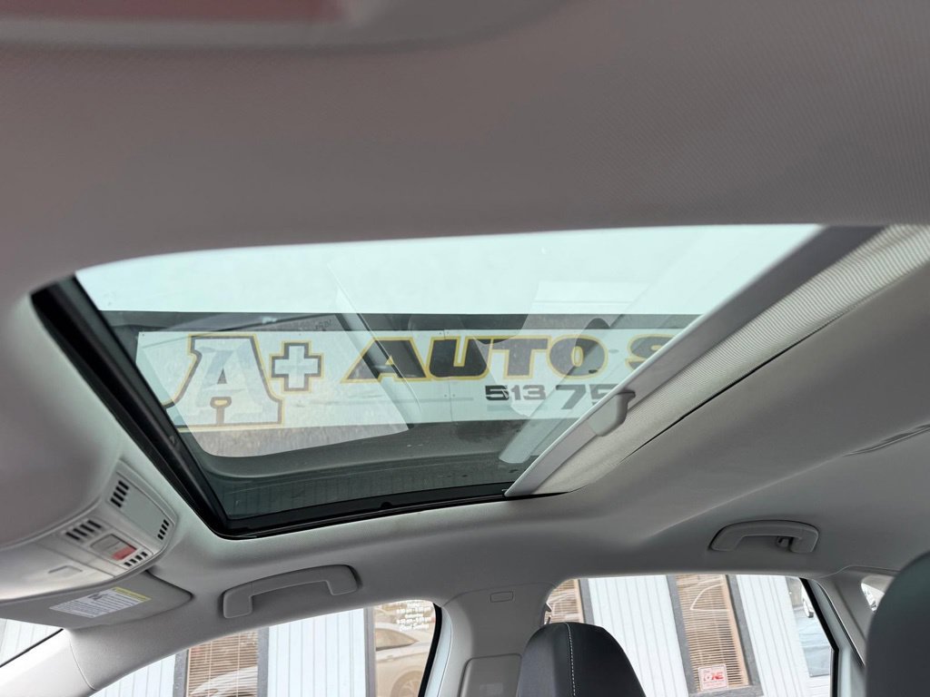 Used 2025 Volkswagen Jetta SEL FWD image 18