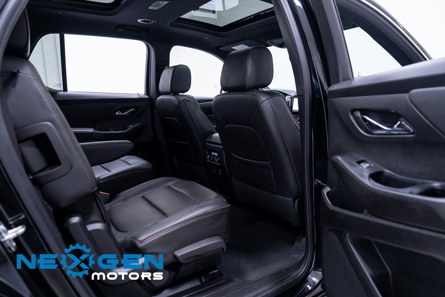 Used 2023 Chevrolet Traverse High Country image 49