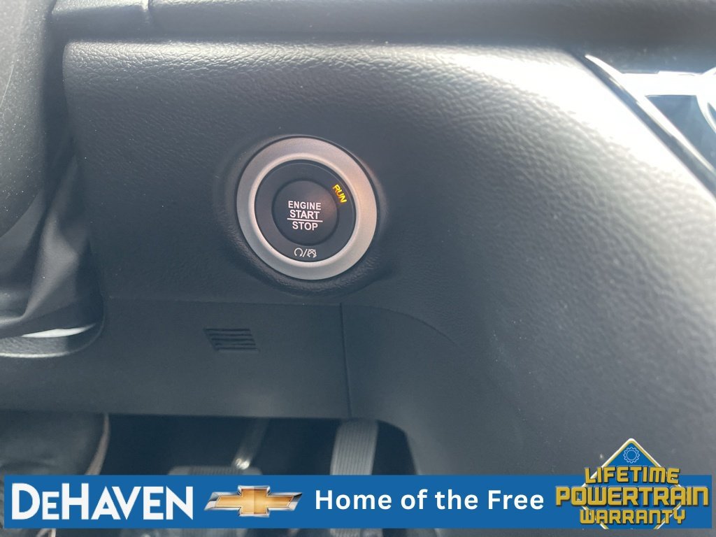 Used 2025 Chrysler Pacifica Select FWD image 17