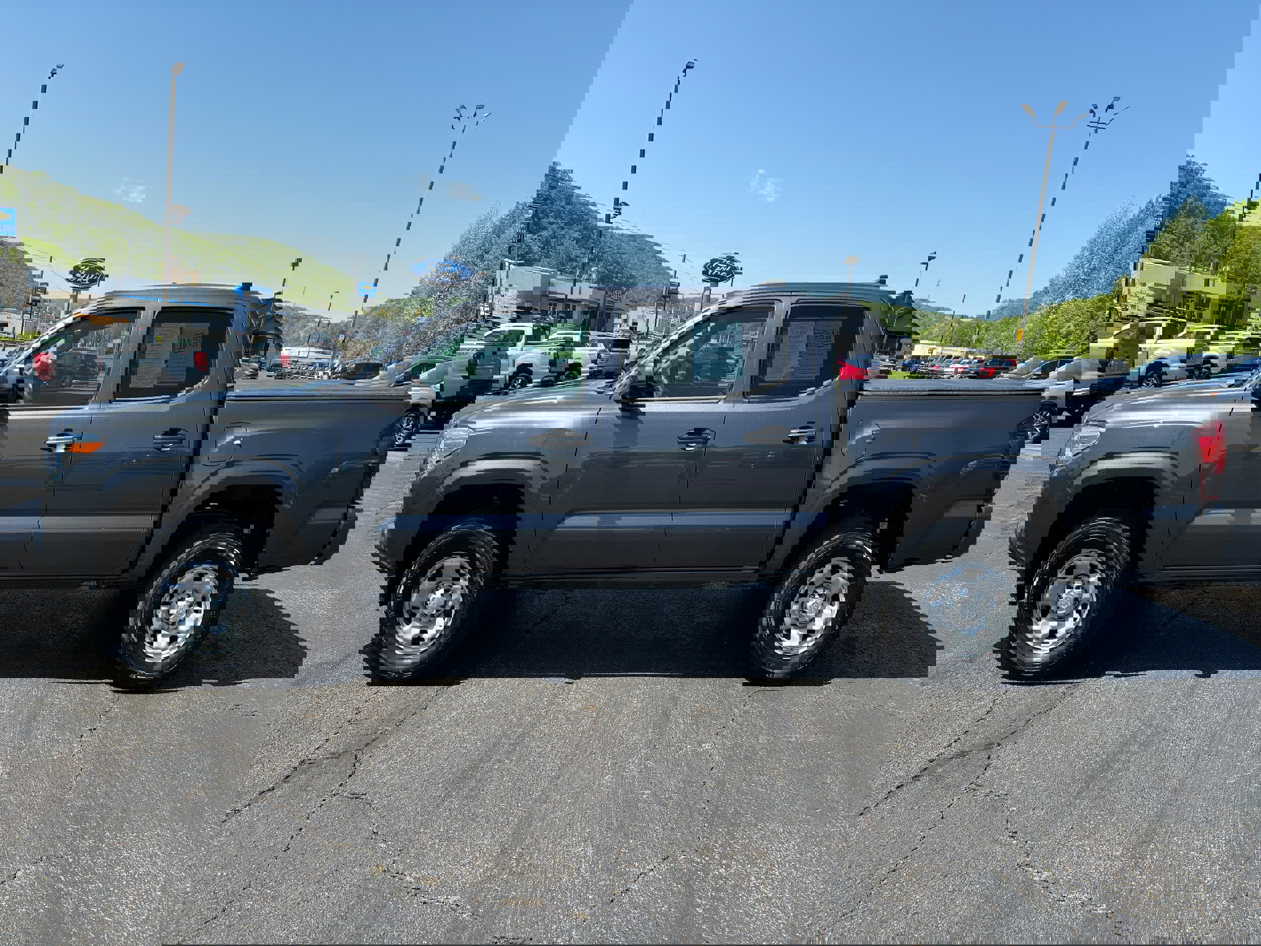 Used 2023 Toyota Tacoma SR video 3