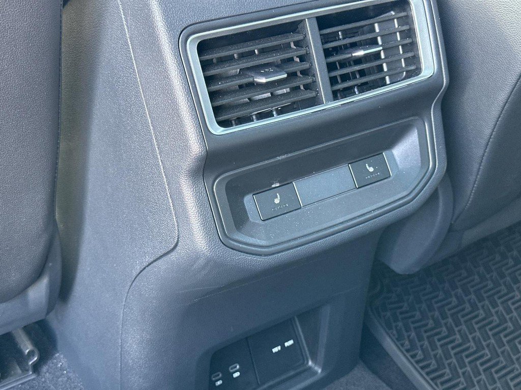 Used 2025 Volkswagen Atlas Cross Sport SEL Premium R-Line image 11