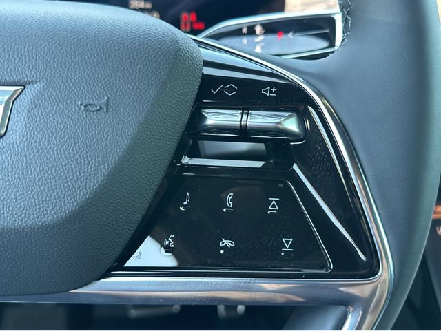 New 2026 Cadillac Vistiq Sport w/ LPO, Floor Liner Package image 29