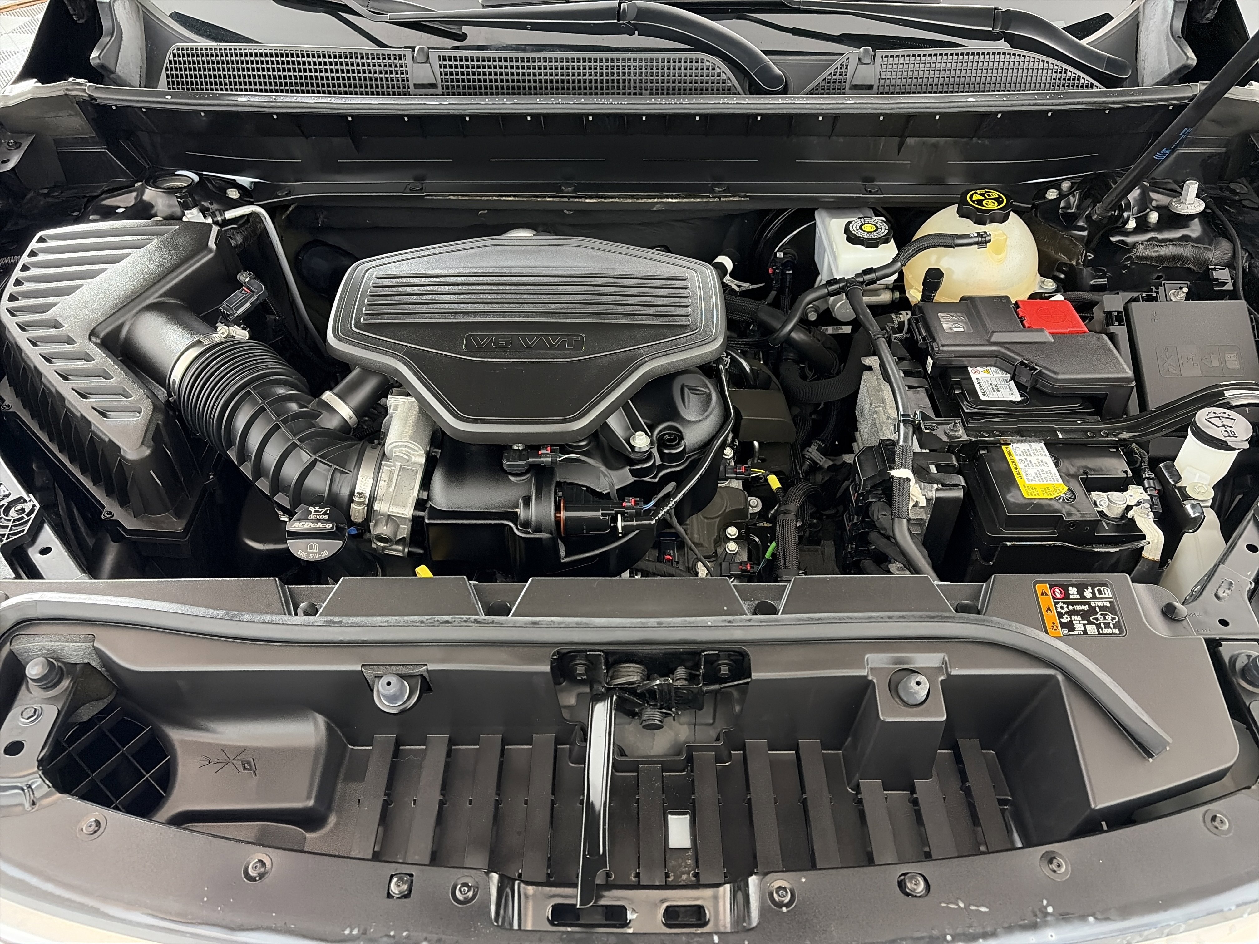 Used 2023 GMC Acadia SLT w/ Preferred Package image 11