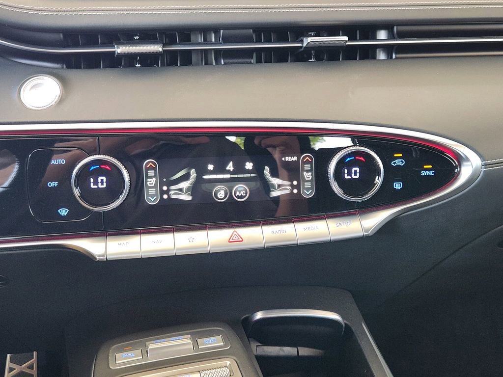 Used 2023 Genesis GV70 2.5T Sport Prestige w/ Sport Prestige Package image 18