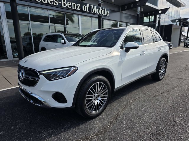 Certified 2025 Mercedes-Benz GLC 300 image 2