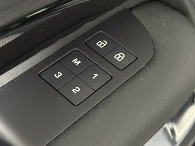 New 2026 Land Rover Discovery S AWD/4WD image 23