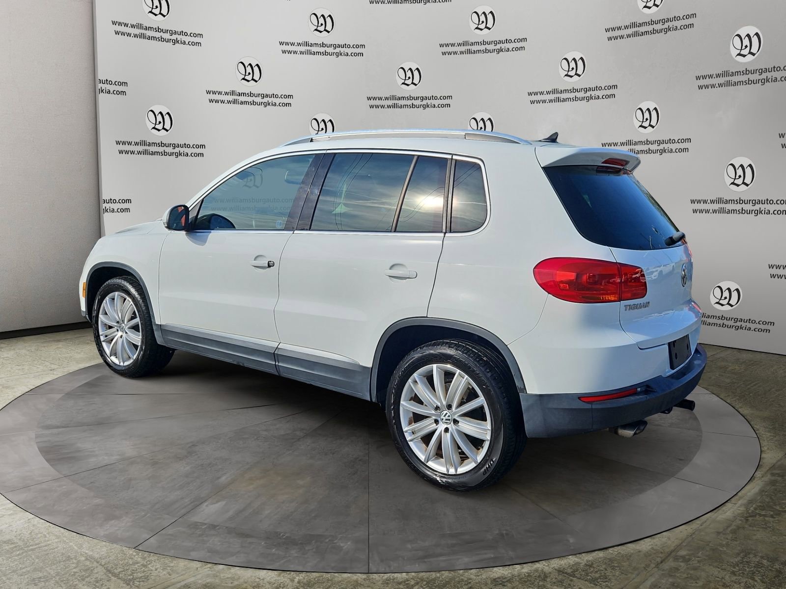 Used 2015 Volkswagen Tiguan SEL image 3