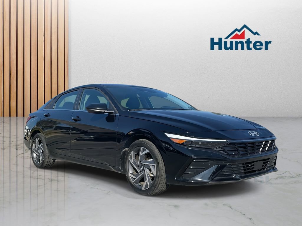 Used 2025 Hyundai Elantra SEL w/ Cargo Package