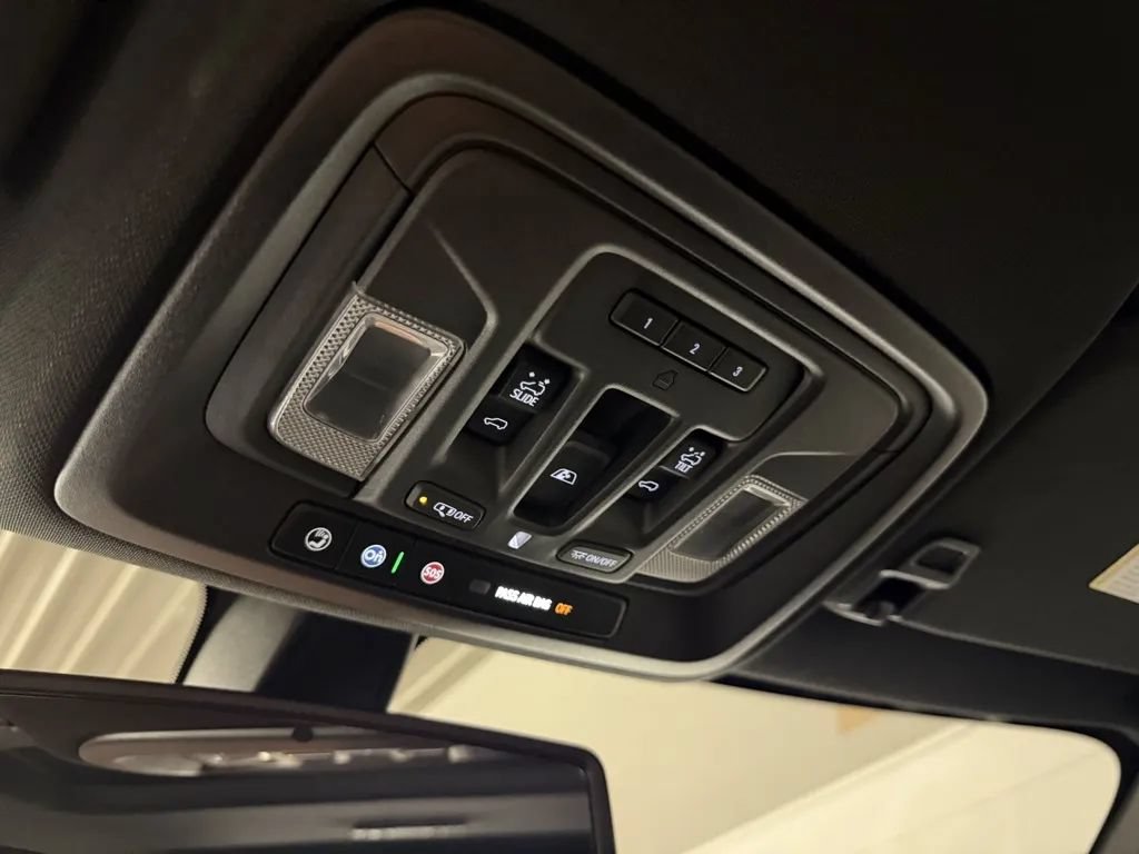 Used 2021 GMC Sierra 1500 AT4 w/ AT4 Preferred Package AWD/4WD image 35