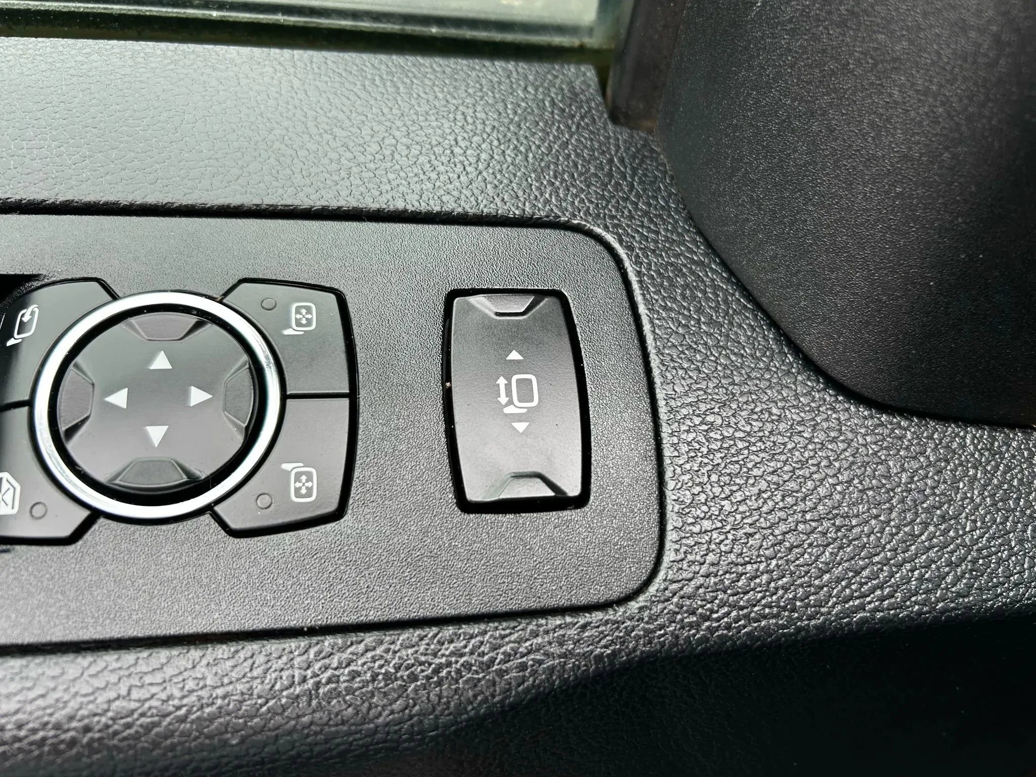 Used 2017 Ford F350 Lariat w/ Chrome Package image 33