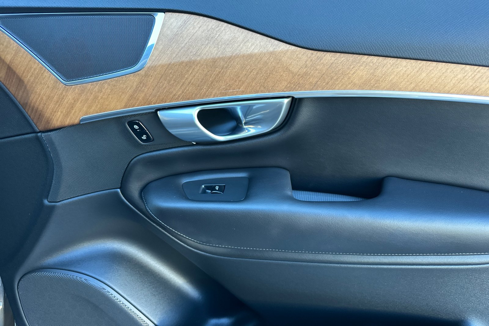 Certified 2024 Volvo XC90 T8 Core w/ Protection Package Premier image 20