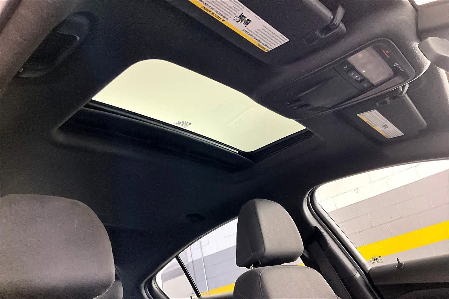 Used 2018 Chevrolet Cruze LT w/ Sun And Sound Package FWD image 13