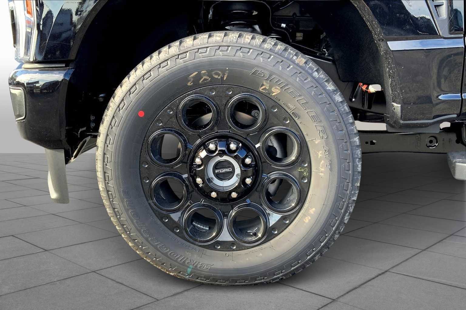 New 2026 Ford F350 XLT w/ XLT Premium Package AWD/4WD image 8