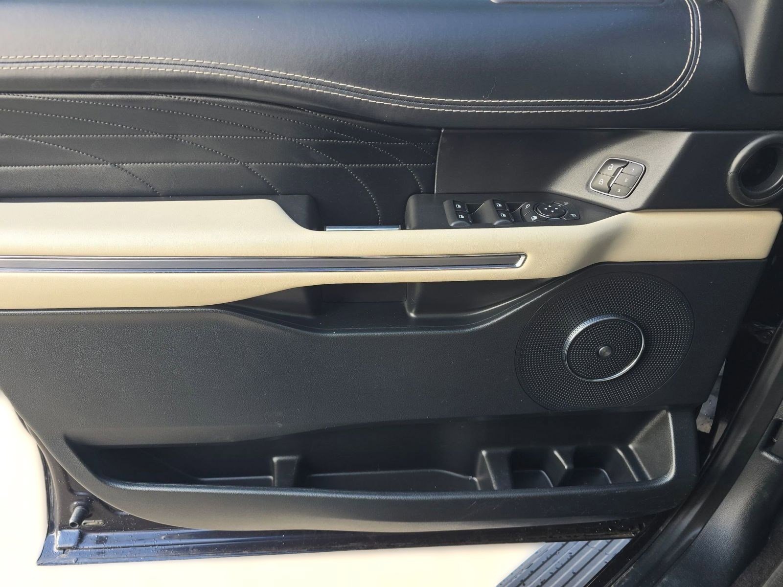 Used 2021 Ford Expedition Platinum image 34