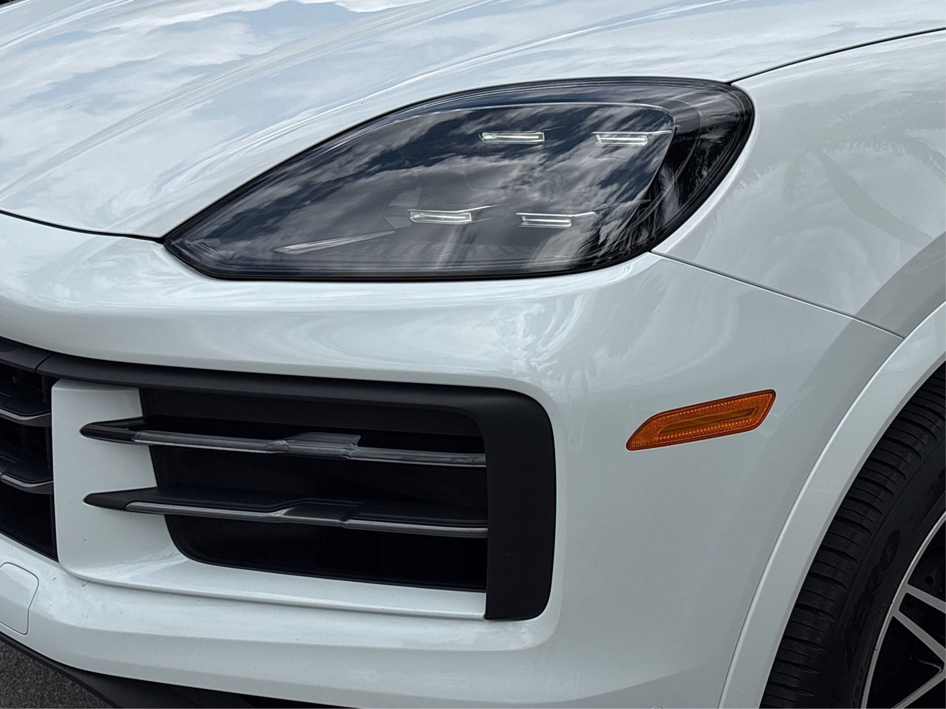 Used 2025 Porsche Cayenne AWD/4WD image 14