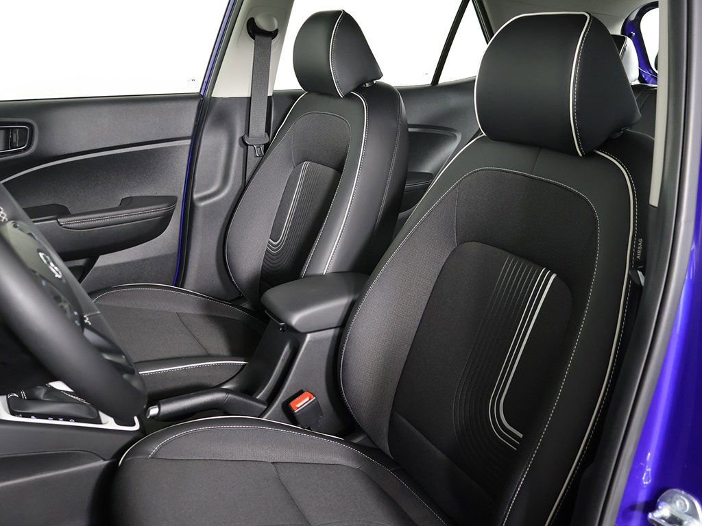 Certified 2025 Hyundai Venue Limited FWD image 20